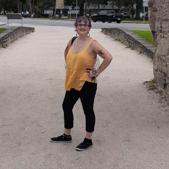 Meet your Posher, Gab - Picture 1 of 1